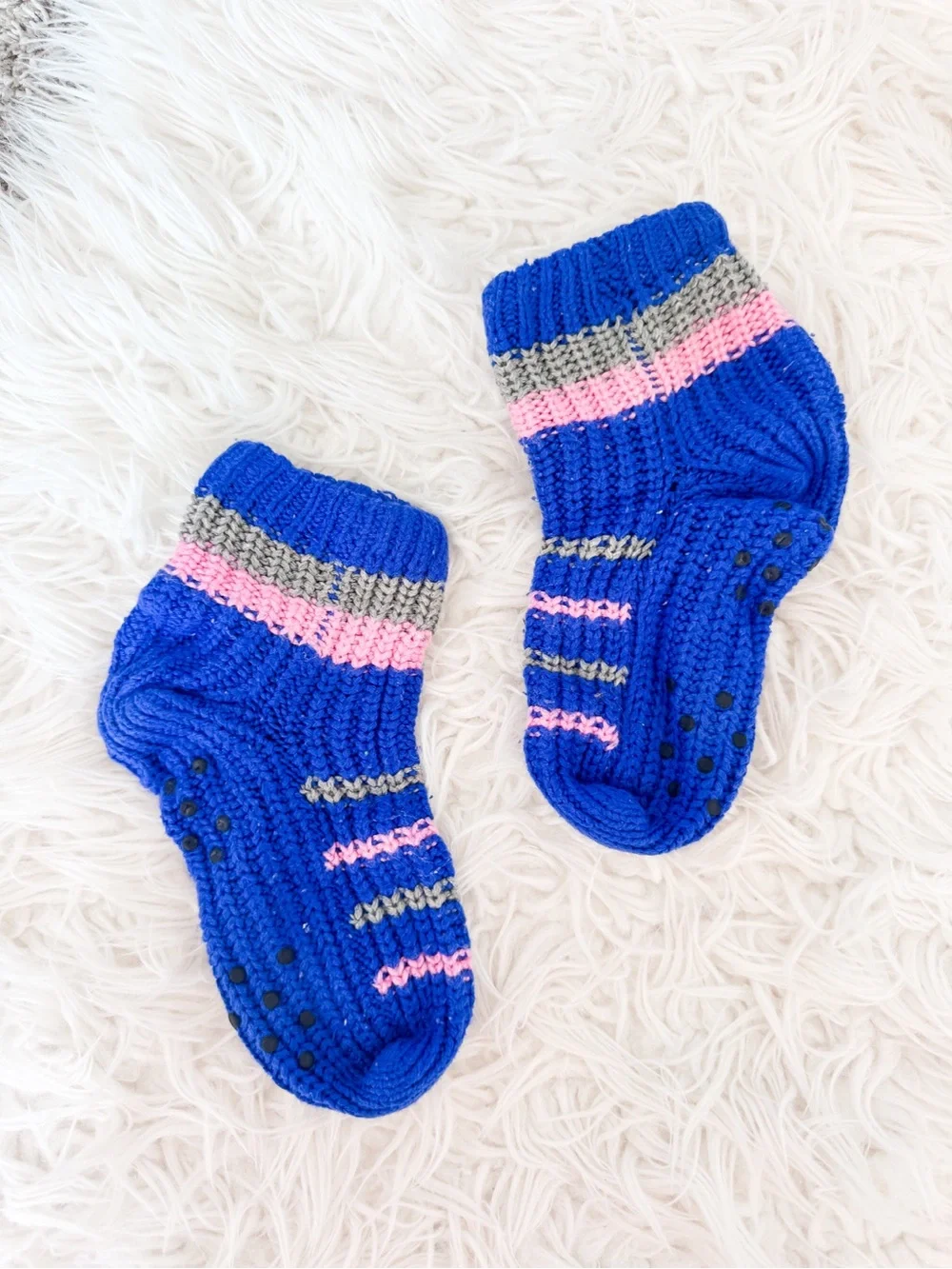Cozy Bear Gripper Slipper Socks Blue Pink One Size
